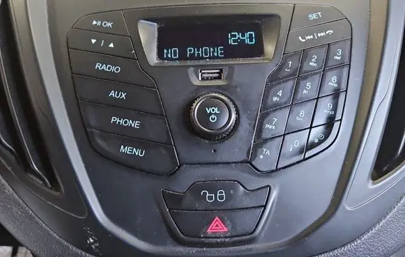 Ford Transit Courier Radio/CD/DVD/GPS head unit ET76-18D815-BE IMPRK1470012