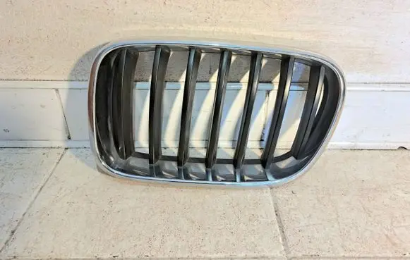 BMW X3 F25 Front bumper upper radiator grill 7210725