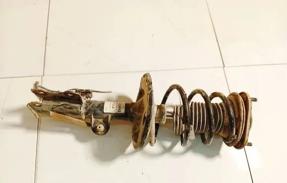 Toyota Avensis T270 Front shock absorber/damper 