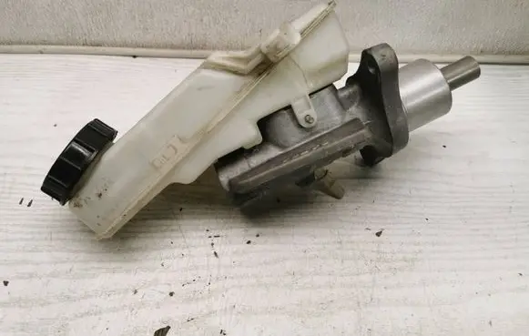 Master brake cylinder
