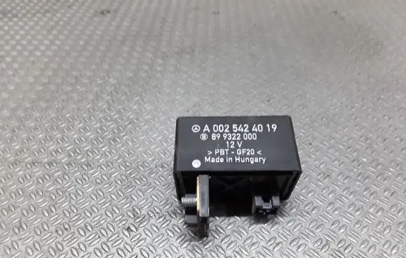 Mercedes-Benz Sprinter W906 Glow plug pre-heat relay A0025424019