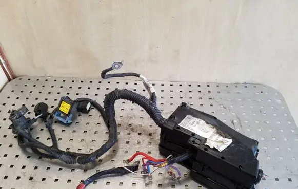 Ford Focus Fuse module AV6T14A142AB
