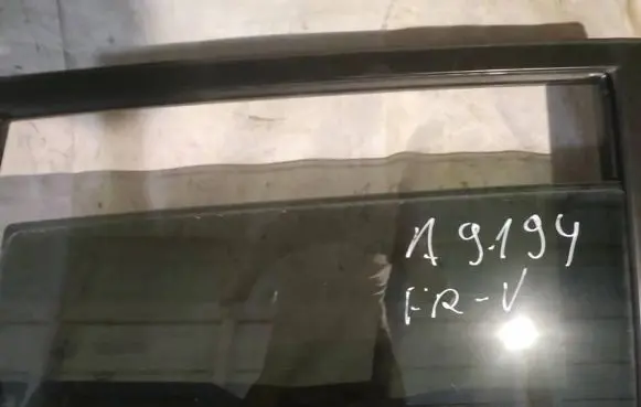Honda FR-V Rear door window glass
