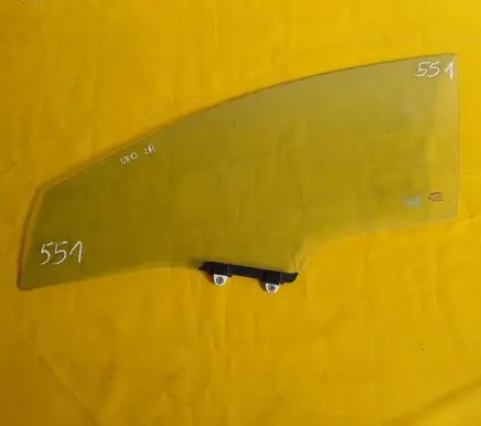 Honda Civic Front door window glass four-door
