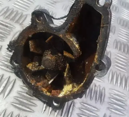 Nissan Sunny Water pump