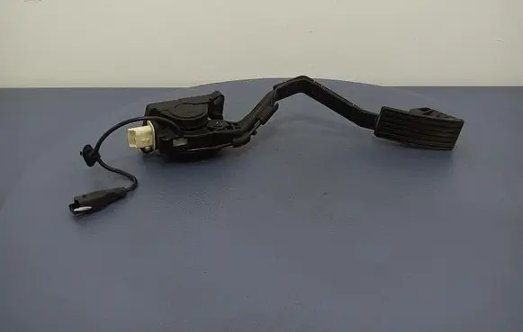 Peugeot 407 Accelerator throttle pedal 9650341780