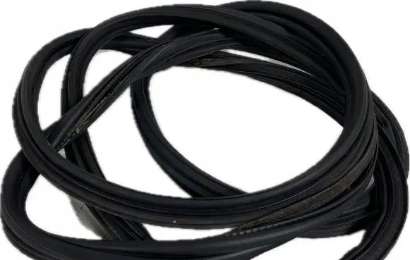 Cadillac Escalade IV Trunk rubber seal (body) 