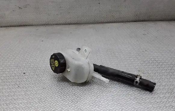 Brake fluid reservoir