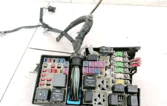 Mazda 3 I Fuse box set 3M5T14A142AB 3M5T-14A142-AB