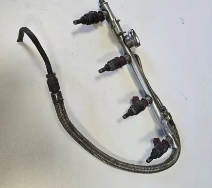 Mercedes-Benz C W203 Fuel main line pipe A1110703095 0000787149 2707302