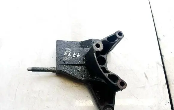 Hyundai ix 55 Engine mounting bracket
