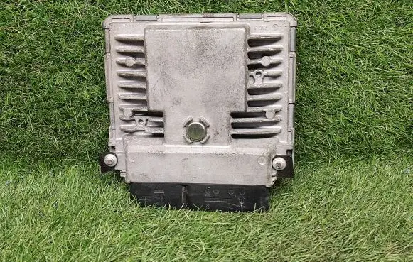 Skoda Fabia Mk2 (5J) Engine control unit/module ECU 03F906070HH 03F907309AK