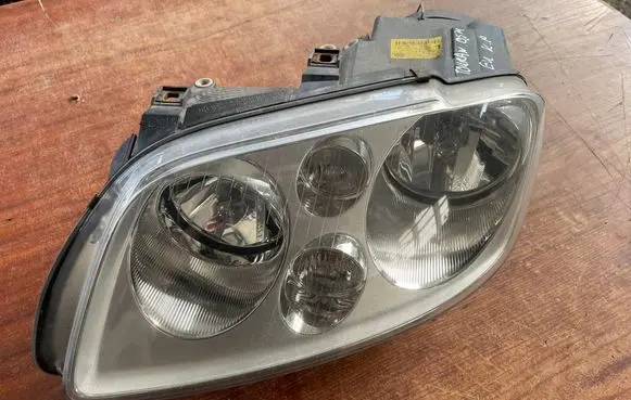 Volkswagen Touran I Headlight/headlamp 1T0941005D 0301205201