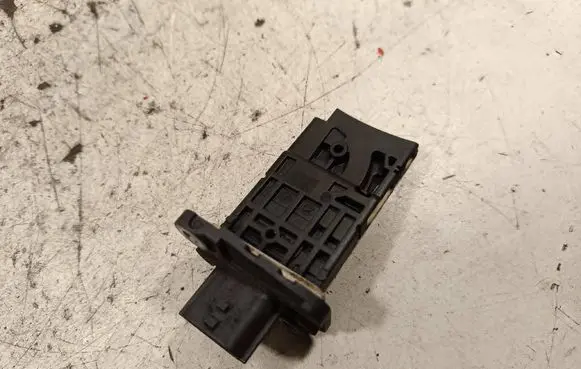 Nissan X-Trail T32 Mass air flow meter 93450753