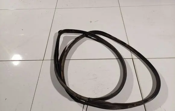Mazda 3 II Rubber seal front coupe door 