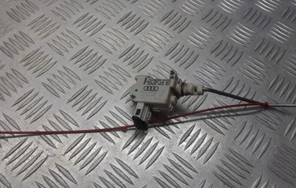 Audi A3 S3 8P Fuel tank cap lock 8P0862153A