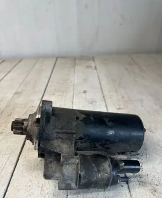 Volkswagen PASSAT B6 Starter motor 02E911023