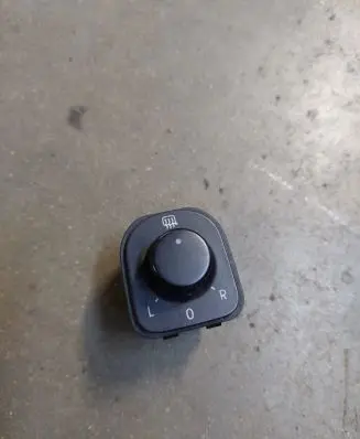 Wing mirror switch