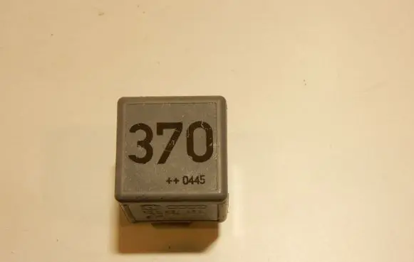Audi A6 S6 C6 4F Other relay 8D0951253 51244
