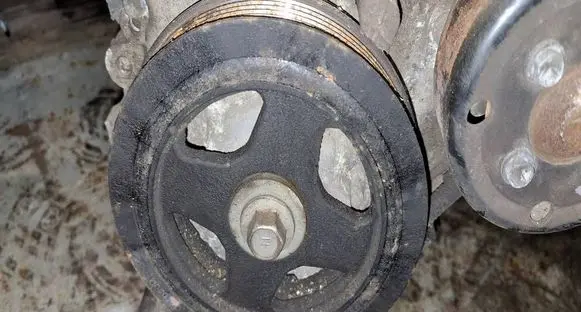 Toyota Yaris Crankshaft pulley 