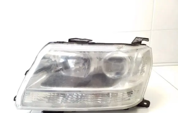 Suzuki Grand Vitara II Headlight/headlamp KOITO10059079 W3T15971