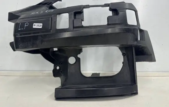 Mercedes-Benz SLK R171 Front bumper mounting bracket a1718850165