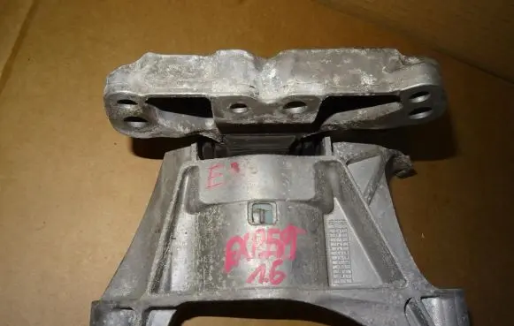 Peugeot Expert Engine mounting bracket 4A103720