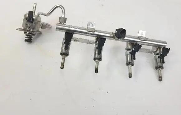 Opel Grandland X Fuel injector supply line/pipe 0261520530