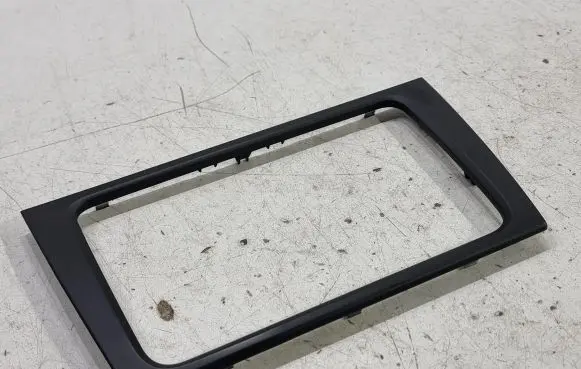 Volkswagen Golf VI Radio/GPS head unit trim 5K0858063F