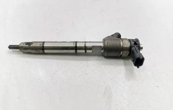 Hyundai Tucson TL Fuel injector 338002A610 0445110589