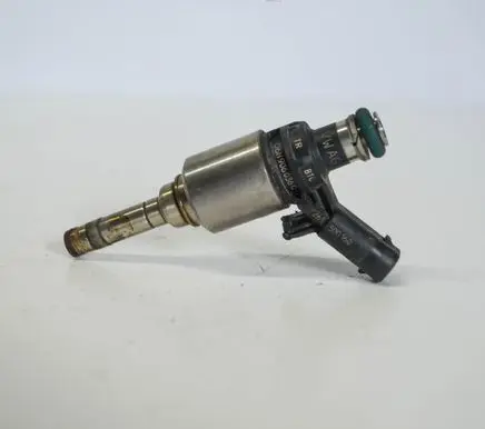 Skoda Octavia Mk2 (1Z) Fuel injector 06H906036Q