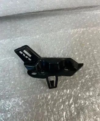Front bumper mounting bracket