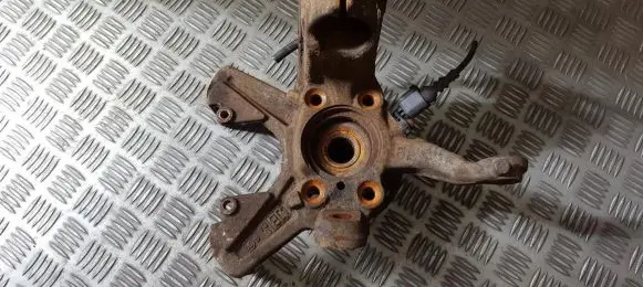 Volkswagen Golf V Front wheel hub