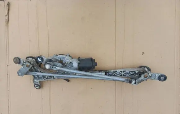 Subaru Outback Front wiper linkage and motor 38379BL