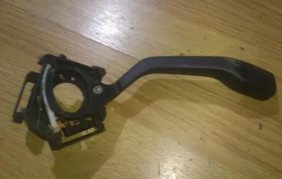 Volkswagen Golf II Wiper control stalk 357953503