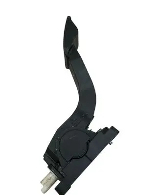 Accelerator throttle pedal