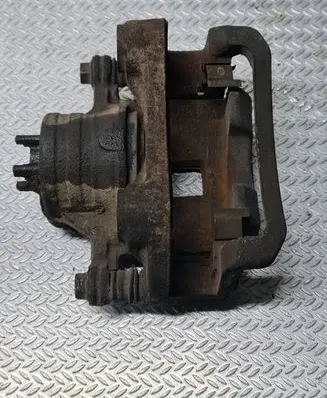 Nissan Patrol Y61 Rear brake caliper