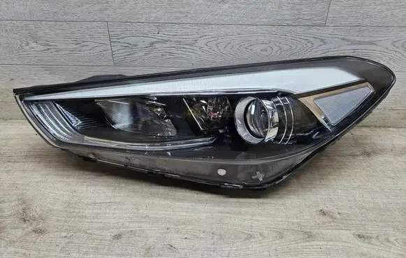 Hyundai Tucson TL Headlight/headlamp 92101D7100