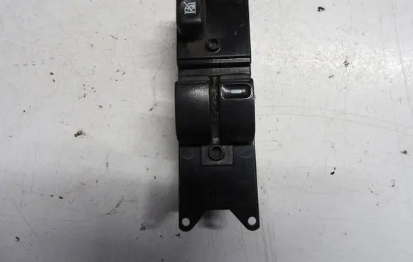 Mitsubishi Colt Electric window control switch 8608A180 C8DD462M 0498TH6
