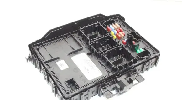 Ford Focus Fuse module LU5T15604EJGE