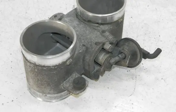 Opel Omega B1 Electric throttle body valve 90448360