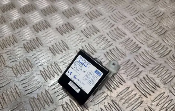 Toyota Corolla Verso E121 Door control unit/module 897410F010 61B168000 10R021776