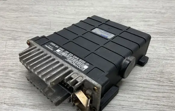 Mercedes-Benz E W124 Engine control unit/module 0095450232 0285007058
