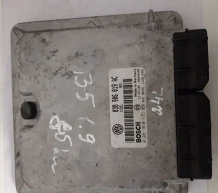 Volkswagen PASSAT B5.5 Engine control unit/module 038906019AC 0281010175