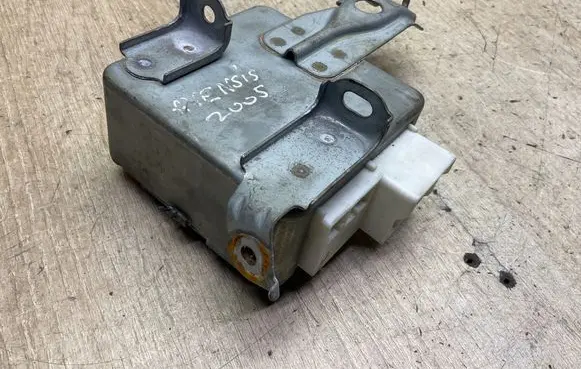 Toyota Avensis T250 Power steering control unit/module 8965005020