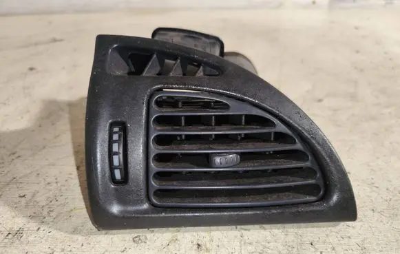 Citroen C5 Dashboard side air vent grill/cover trim 963261657a 99024110
