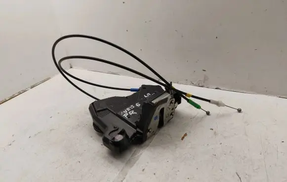 Toyota Auris 150 Front door lock 6903002220