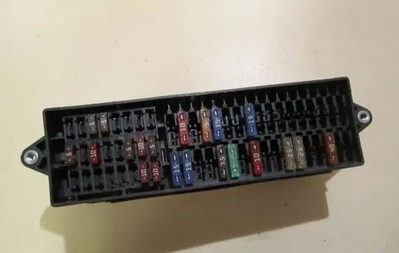 Volkswagen Touran I Fuse box set 1T1970099