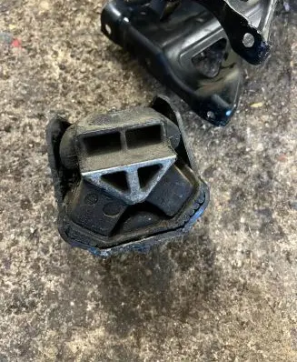 Mercedes-Benz Sprinter W906 Engine mount bracket