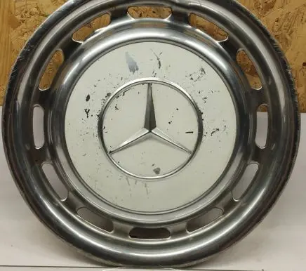Mercedes-Benz W123 R14 wheel hub/cap/trim 1154010324